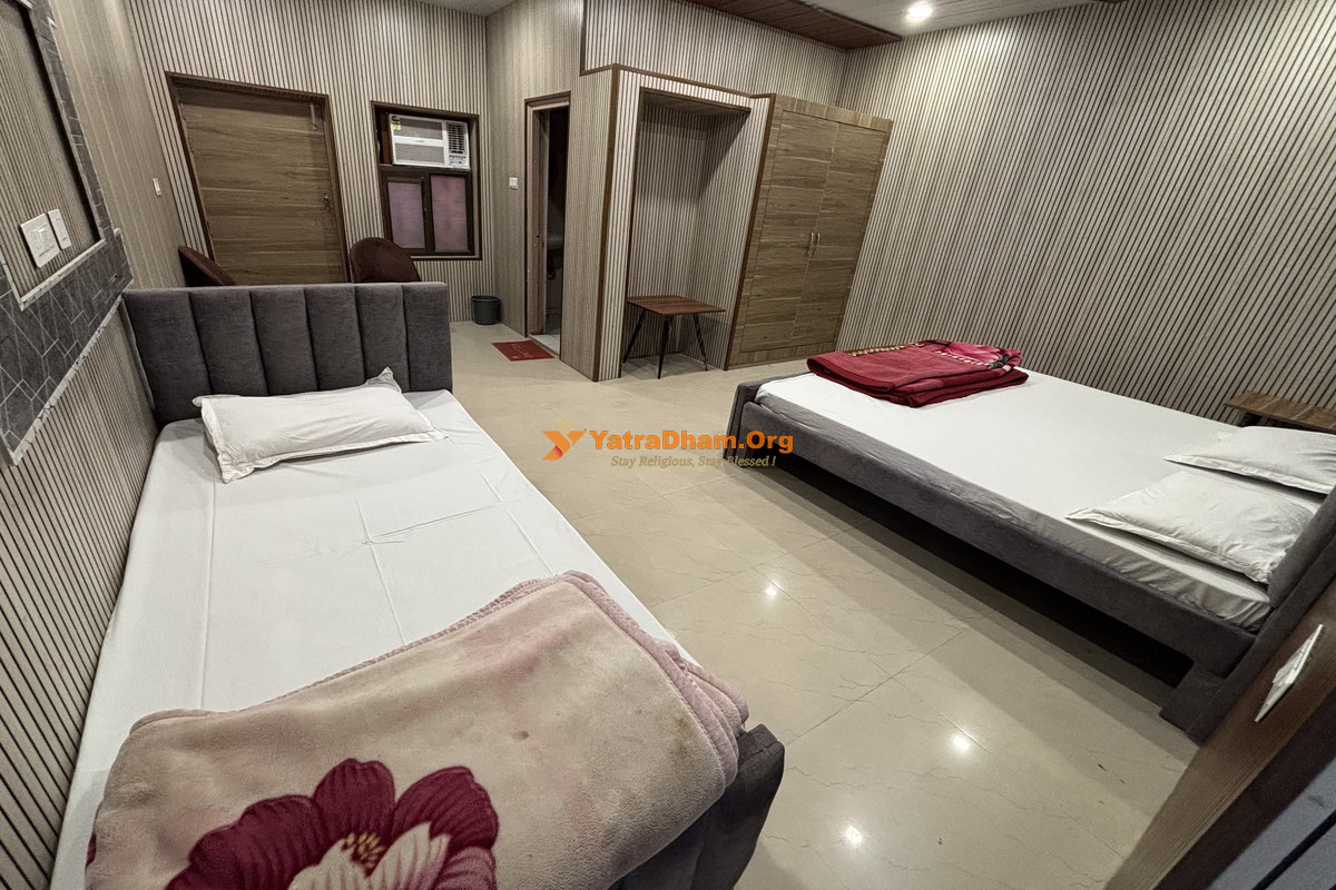 Maharaja Agrasen Agarwal Ashram Haridwar 6 Bed Interconnected Room