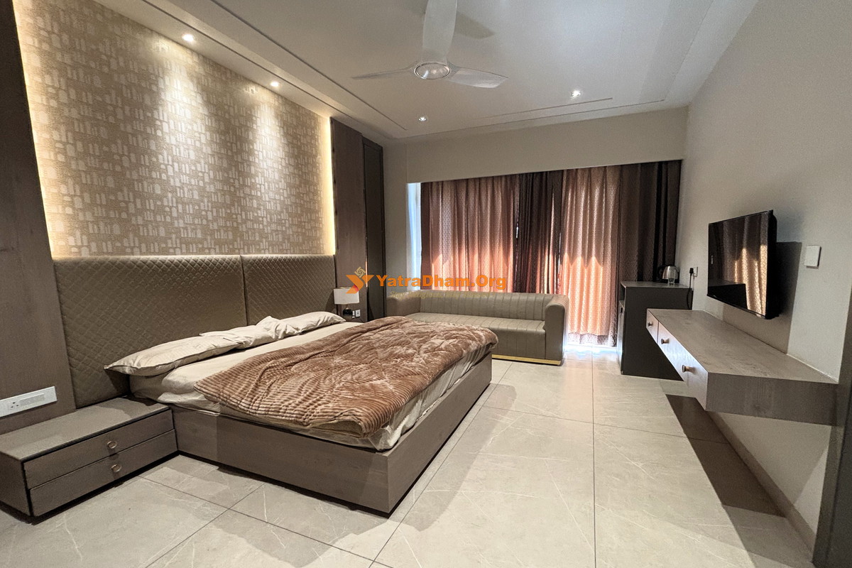 Shri Jagdish Swaroop Ashram Haridwar 2 Bed Deluxe AC Room