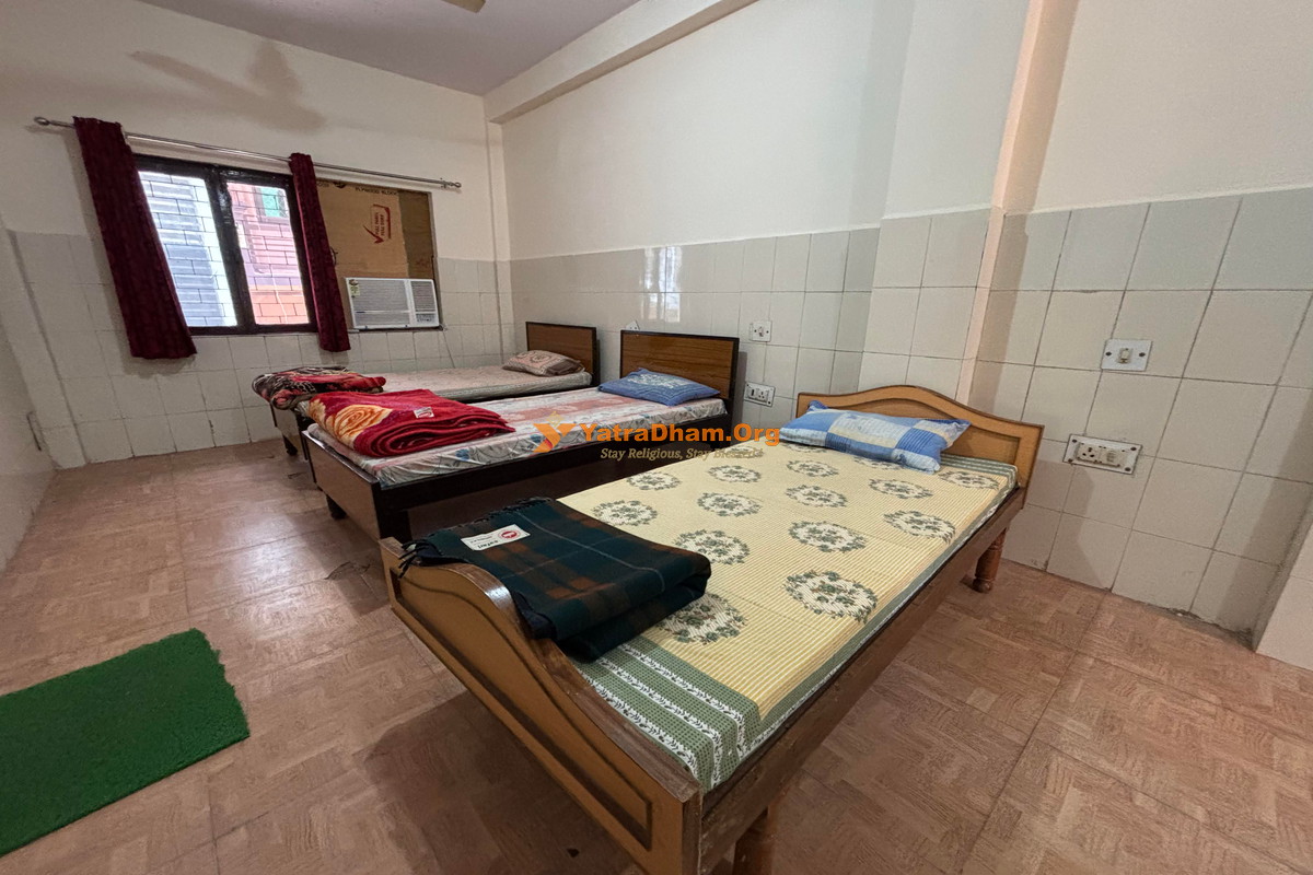 Ma Katyani Mandir Gian Kartar Ashram Rishikesh Room