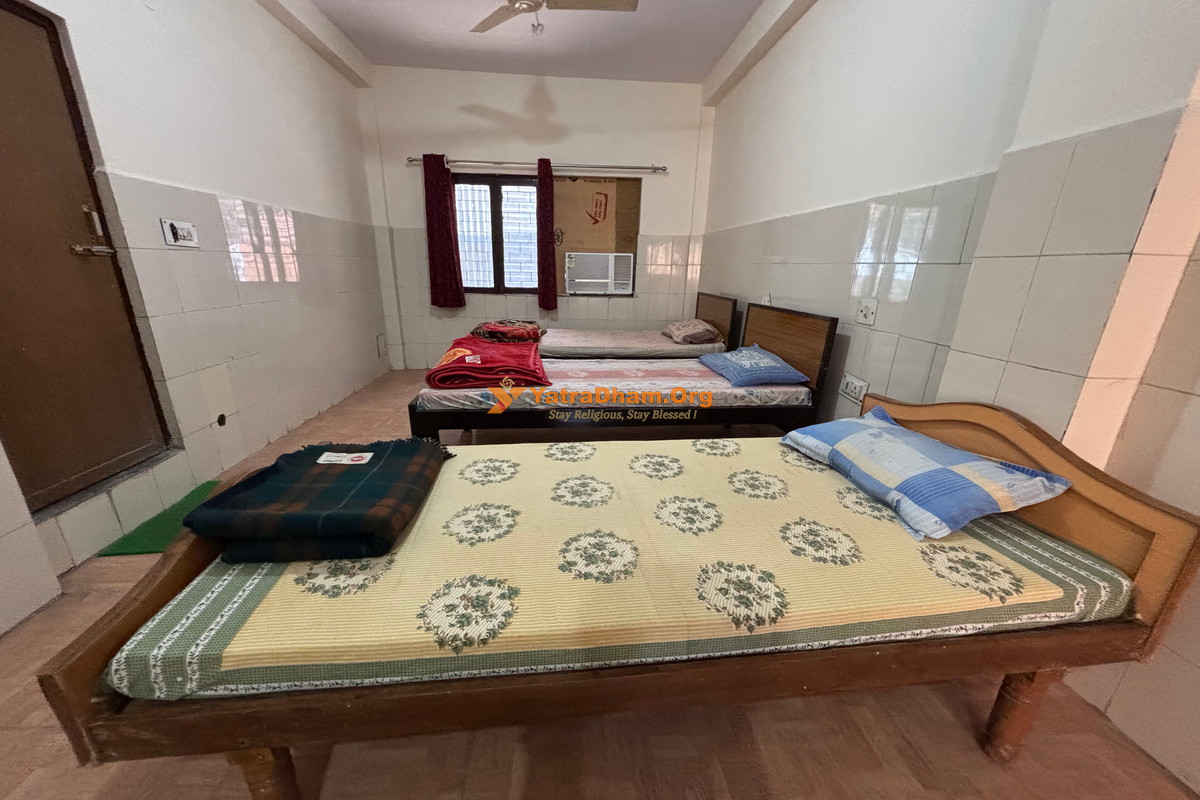 Ma Katyani Mandir Gian Kartar Ashram Rishikesh Room