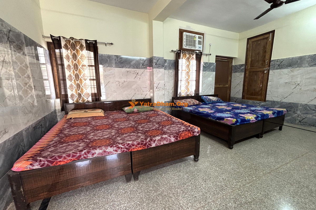 Chaurasia Dharamshala Rishikesh 4 Bed Room View