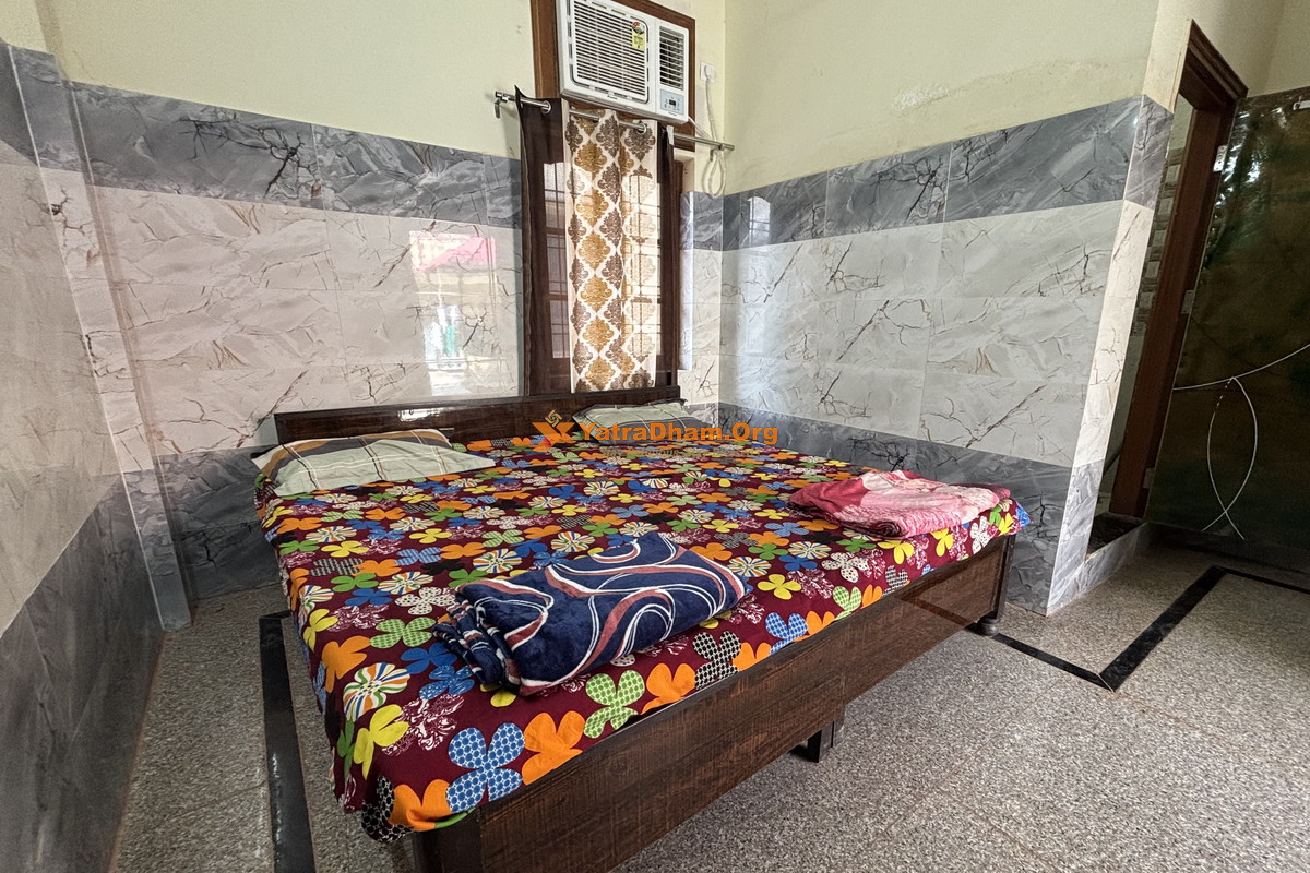 Chaurasia Dharamshala Rishikesh 2 Bed Room View
