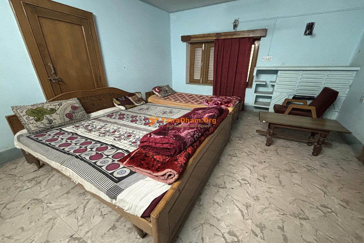 Kailashanand Mission Trust Omkareshwar Dharamshala Rishikesh 3 Bed Room