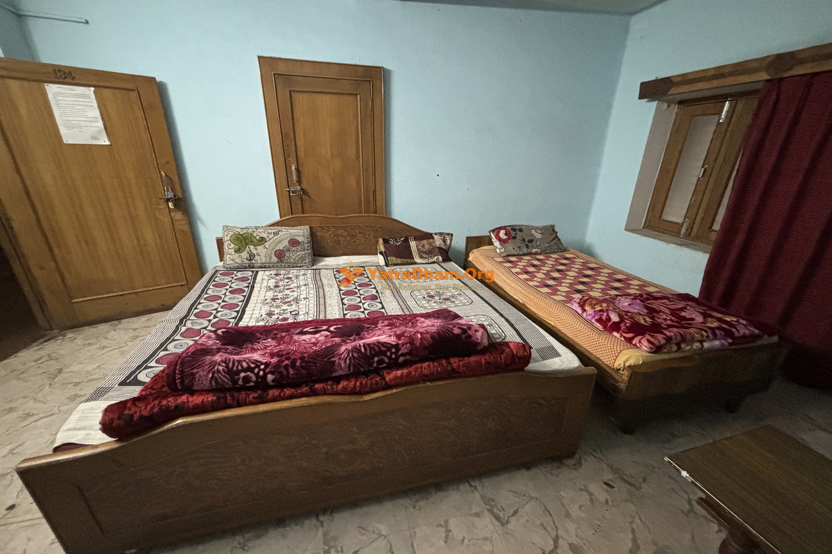 Kailashanand Mission Trust Omkareshwar Dharamshala Rishikesh 3 Bed Room