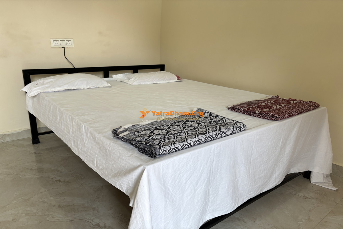 Khardekar Bhakta Niwas Pandharpur 2 Bed Room