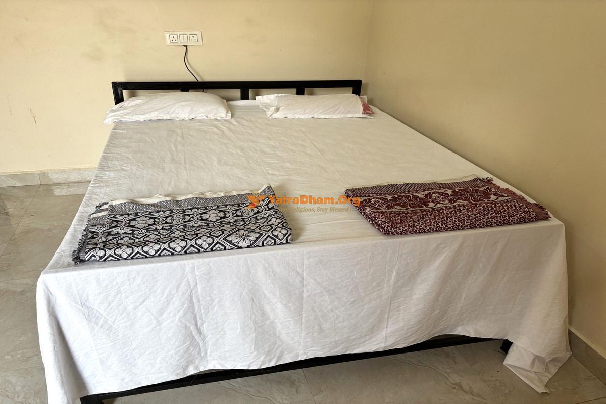 Khardekar Bhakta Niwas Pandharpur 2 Bed Room