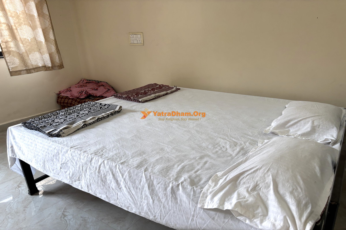 Khardekar Bhakta Niwas Pandharpur 2 Bed Room