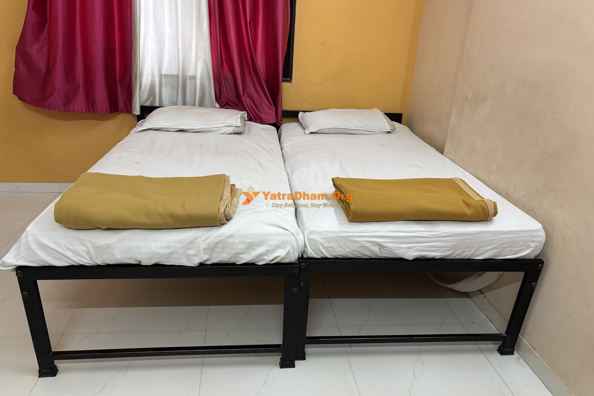 Shree Radha Govind Bhakt Niwas Pandharpur 2 Bed Room