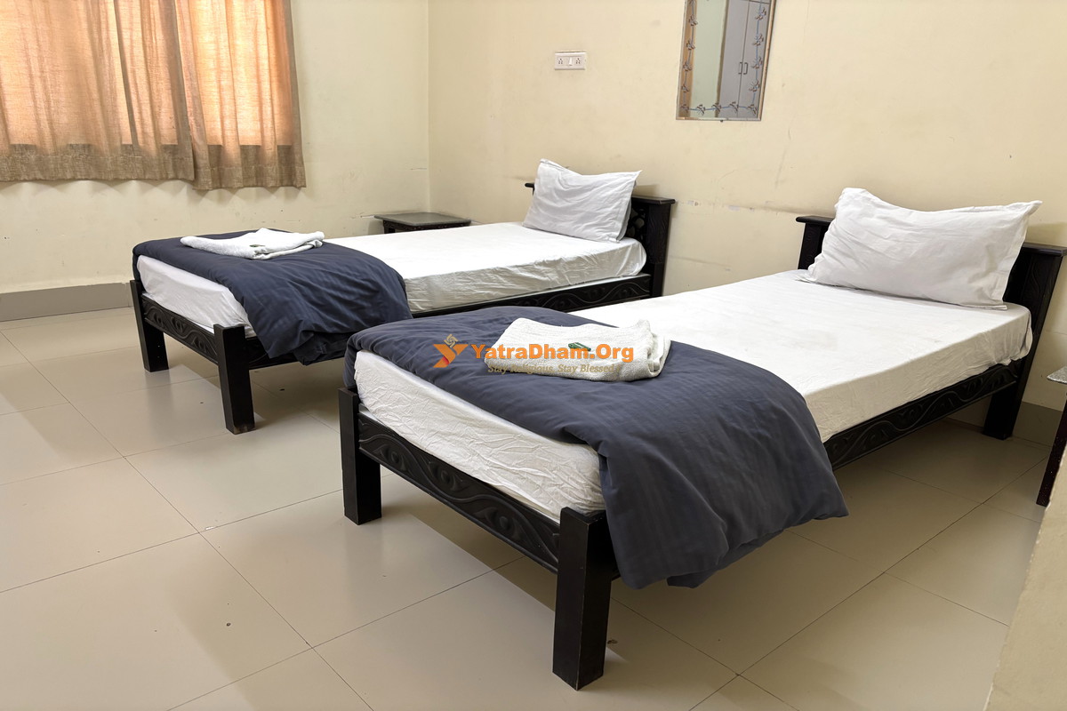 Shri Vitthal Rukmini Bhakta Nivas Pandharpur 2 Bed Room