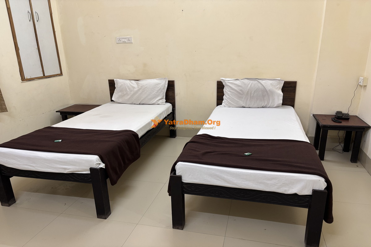 Shri Vitthal Rukmini Bhakta Nivas Pandharpur 2 Bed Room