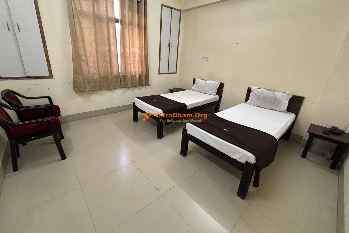 Shri Vitthal Rukmini Bhakta Nivas Pandharpur 2 Bed Room
