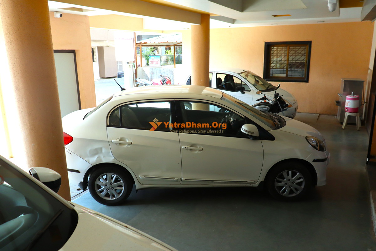 Hotel Midtown Inn Trimbakeshwar Parking