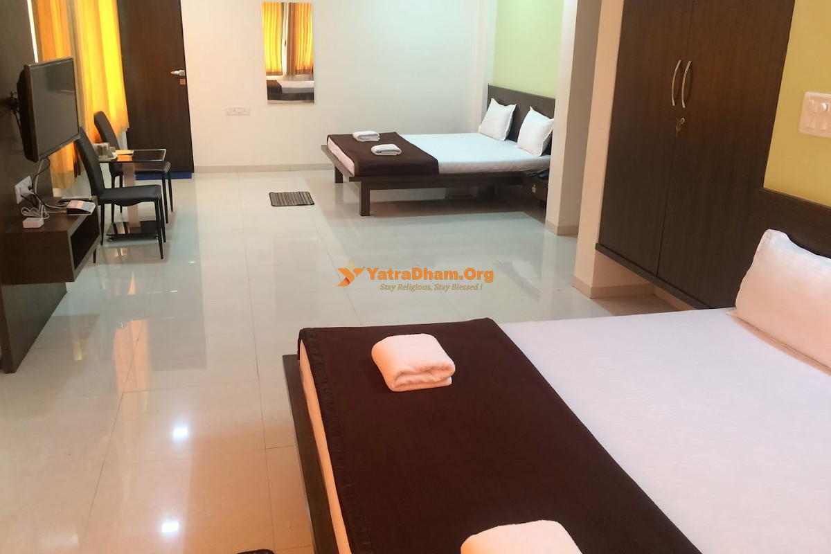 Hotel Shivas Inn Trimbakeshwar 4 Bed Room 