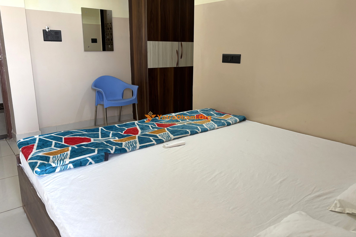 Mahaveer Lodh Dharamshala Tuljapur 2 Bed AC Room