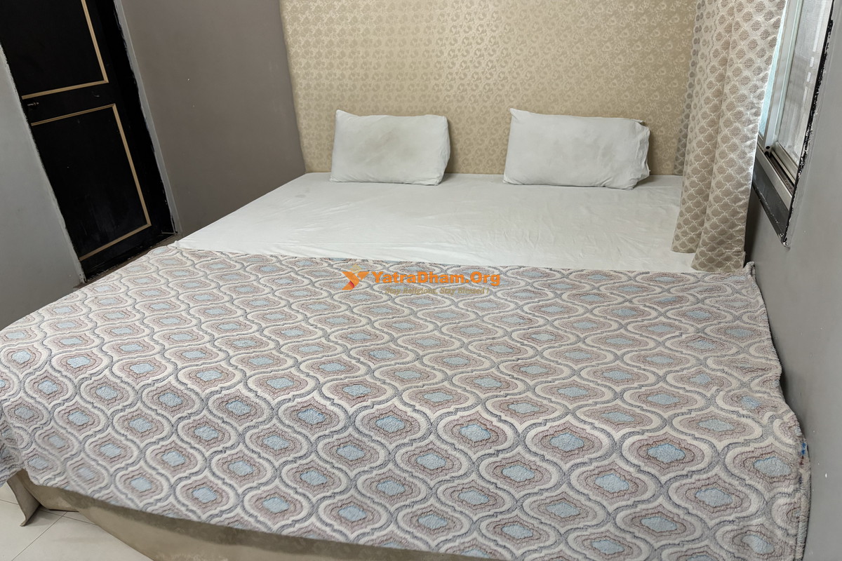 Bita Bhakt Niwas Tuljapur Room