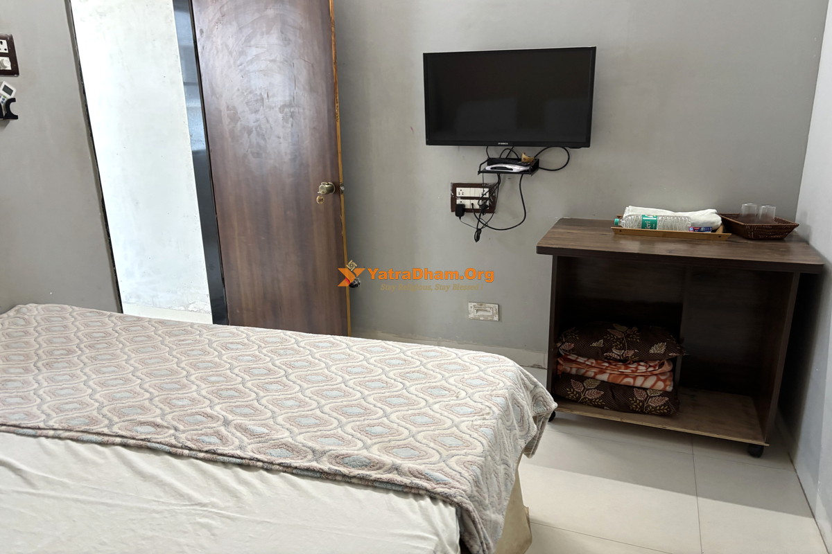Bita Bhakt Niwas Tuljapur Room