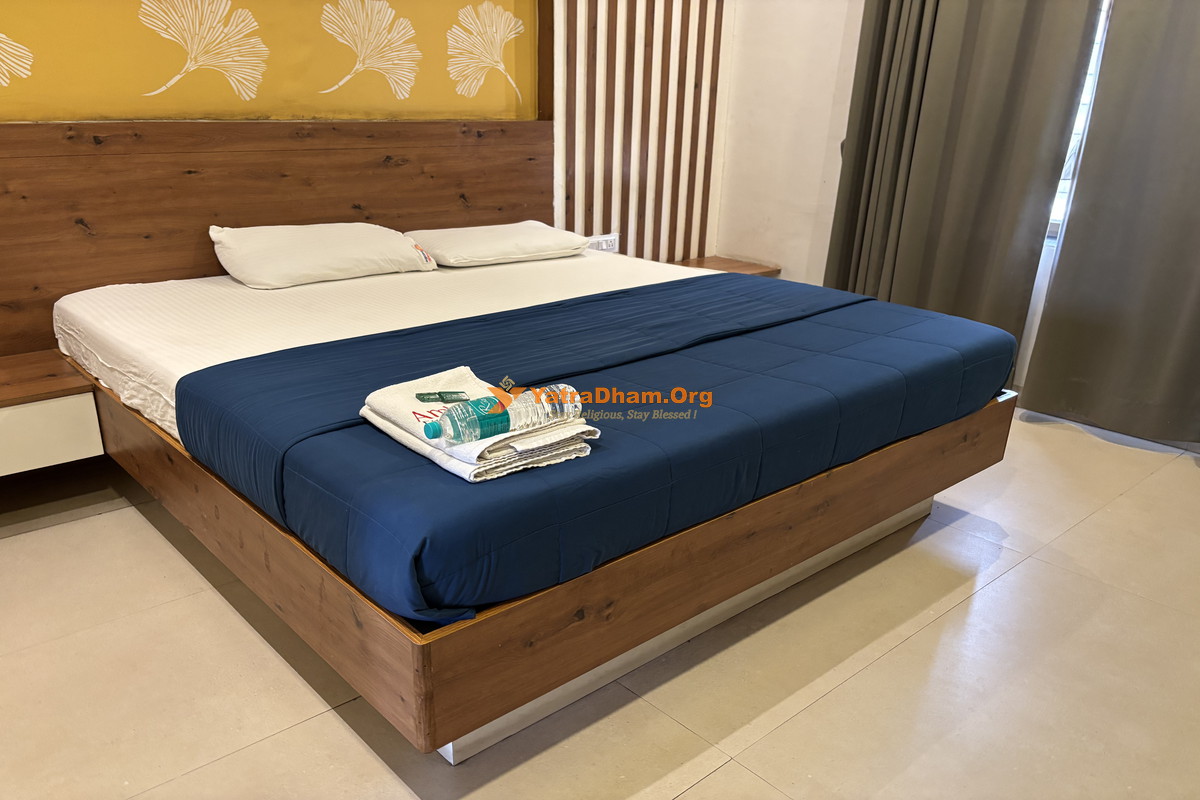 Ambai Executives Lodge Tuljapur 2 Bed Room