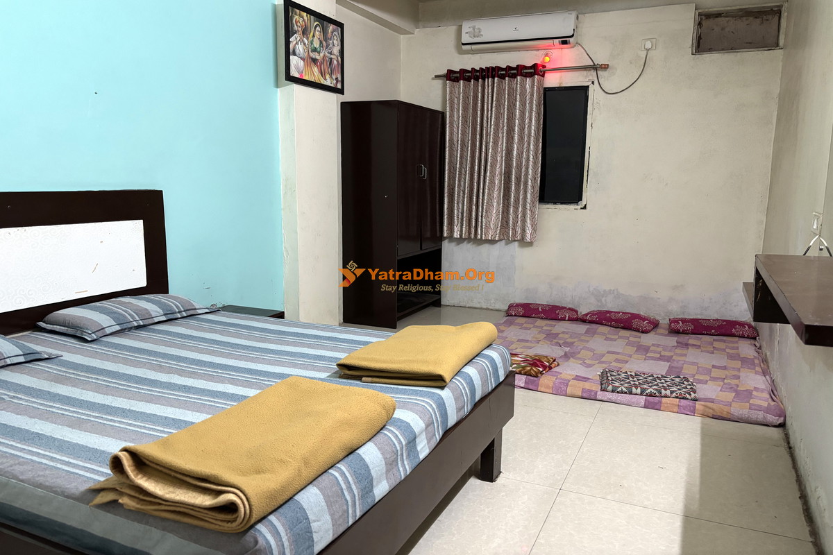 Shri Balaji Bhakt Niwas Tuljapur Room