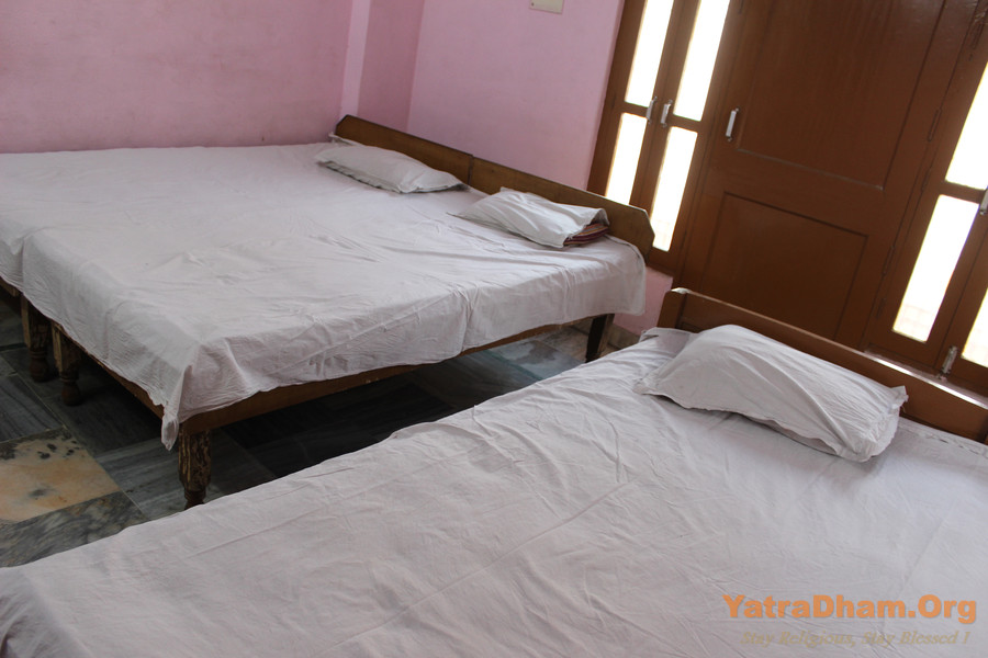 Gaudiya Mission Dharamshala (Building 2) Varanasi Room