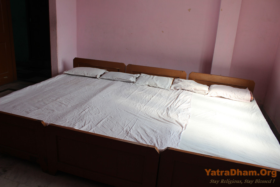 Gaudiya Mission Dharamshala (Building 2) Varanasi Room