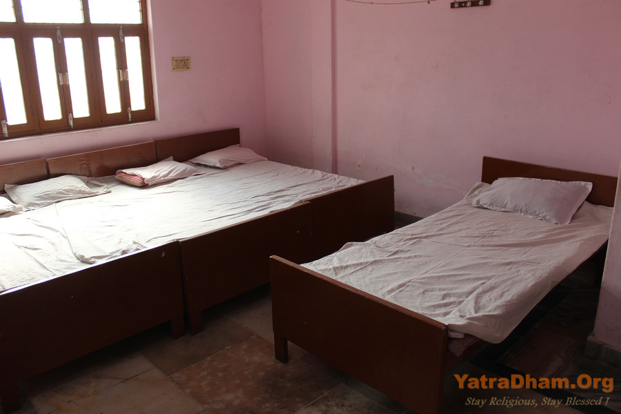 Gaudiya Mission Dharamshala (Building 2) Varanasi Room