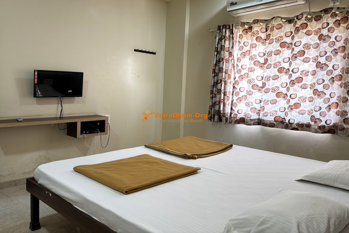 Samraj Lodge Akkalkot 2 Bed Room