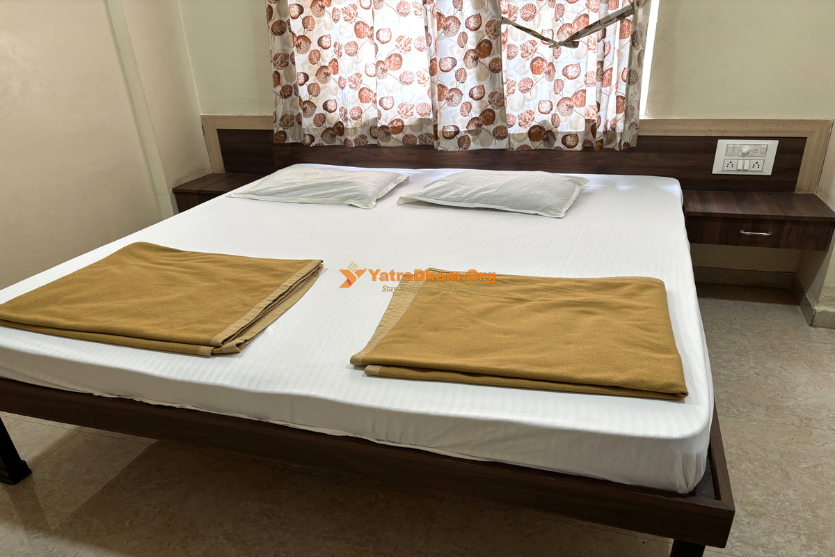Samraj Lodge Akkalkot 2 Bed Room
