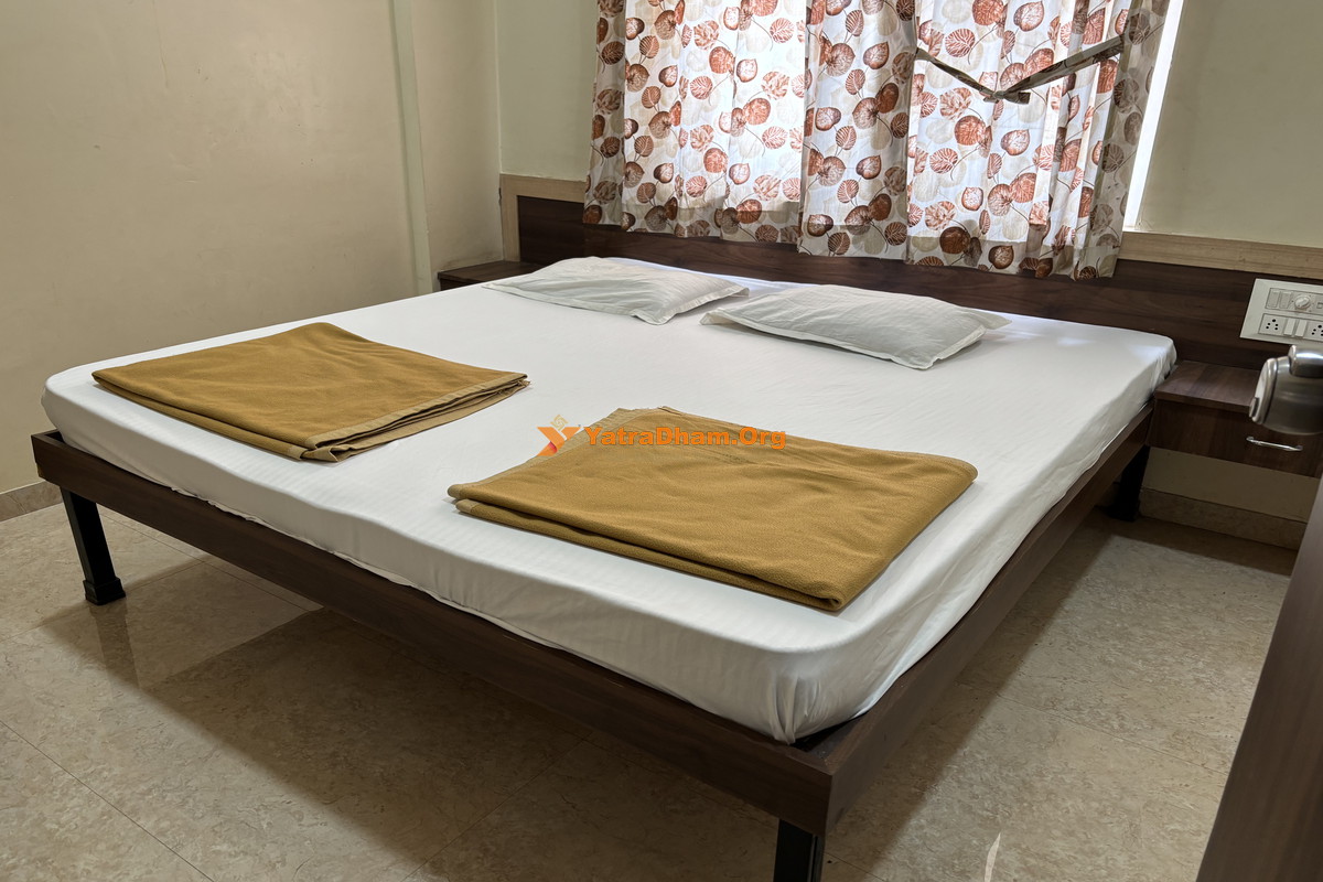 Samraj Lodge Akkalkot 2 Bed Room