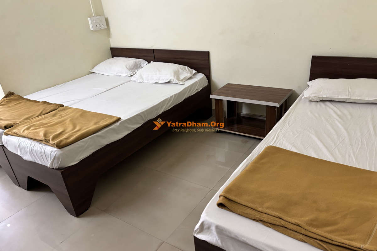 Samarth Yatri Niwas Akkalkot 3 Bed Room