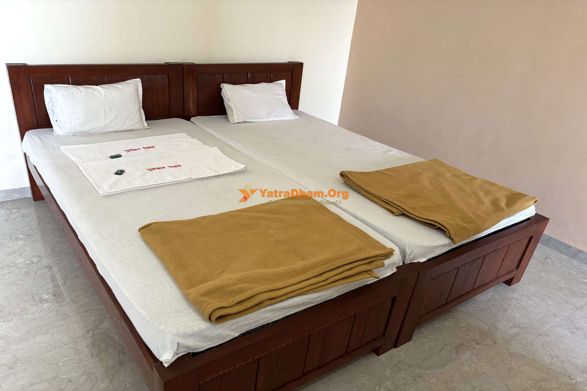 Punekar Bhavan Akkalkot Room