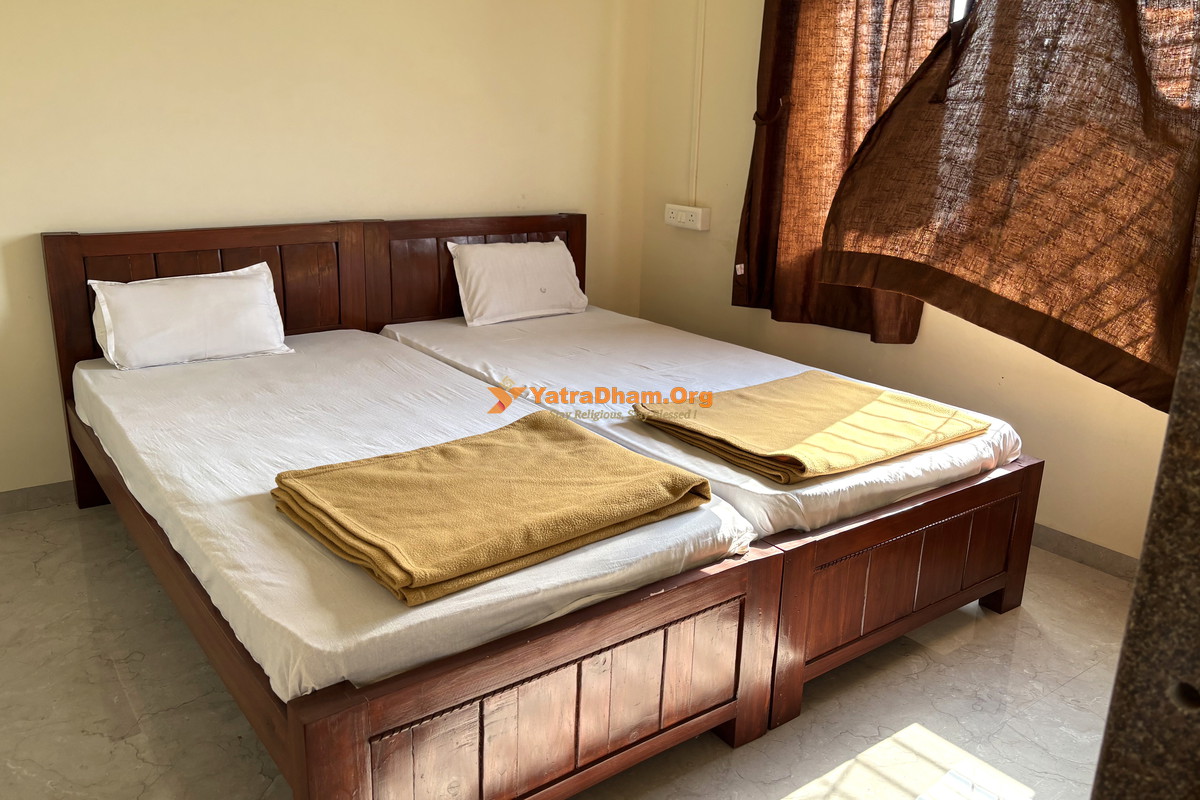 Punekar Bhavan Akkalkot Room