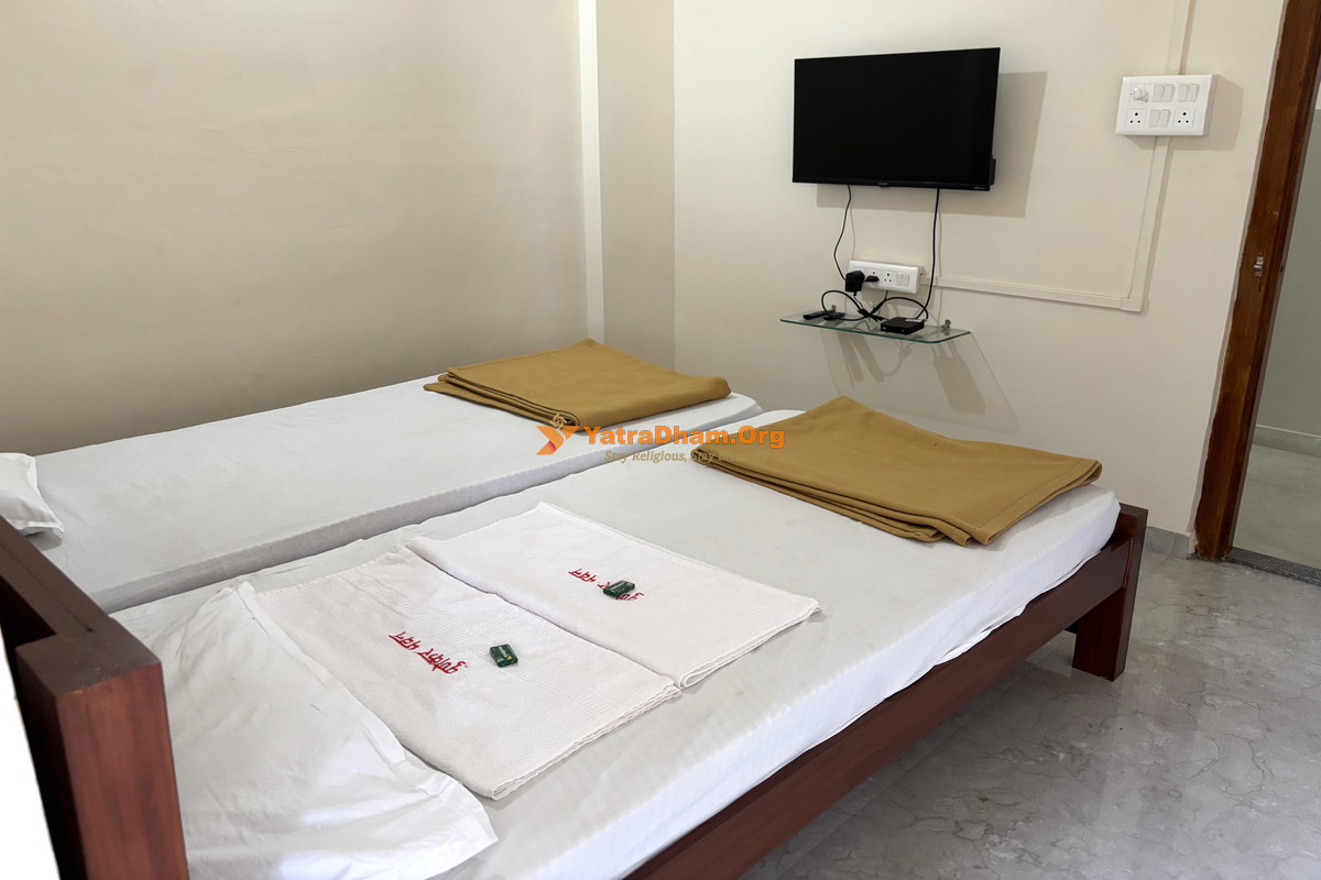 Punekar Bhavan Akkalkot Room