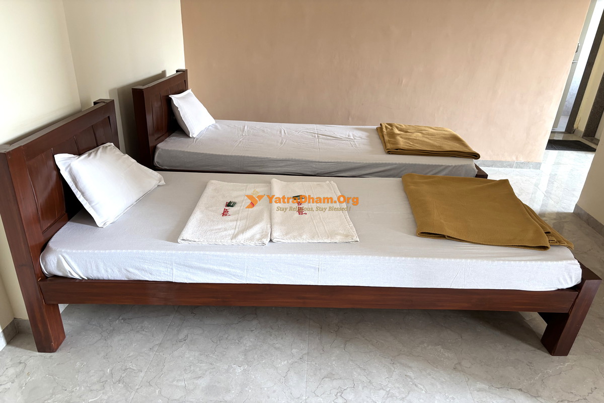 Punekar Bhavan Akkalkot Room