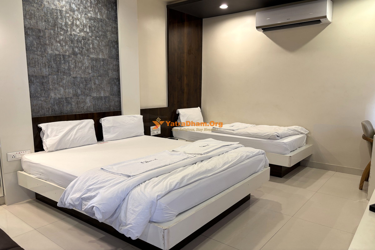 Hotel Ajinkyatara Akkalkot 3 Bed Room
