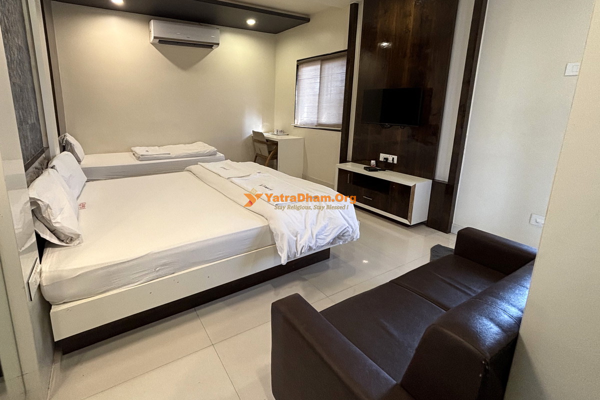 Hotel Ajinkyatara Akkalkot 3 Bed Room