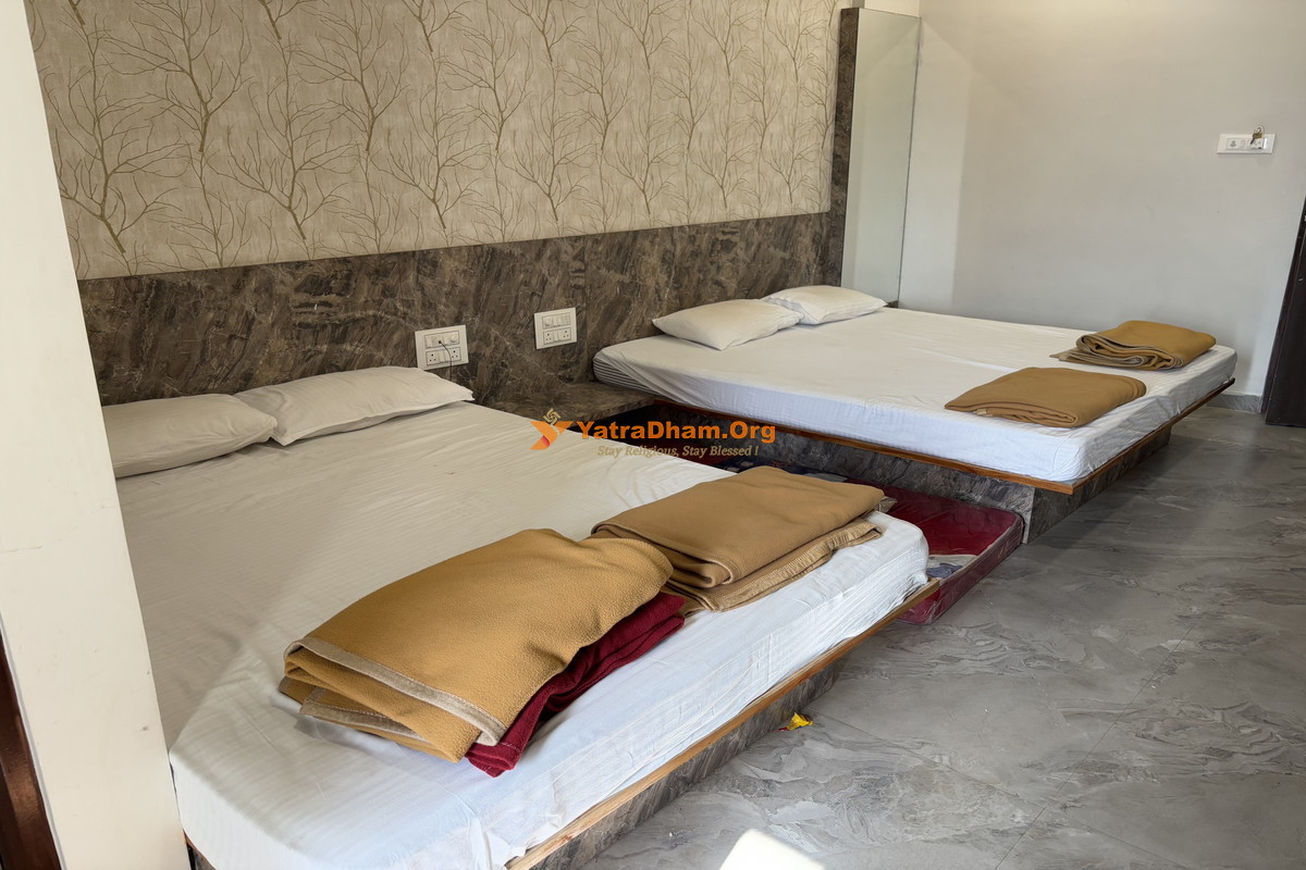 Hotel Grand Vrindavan Akkalkot 4 Bed Room