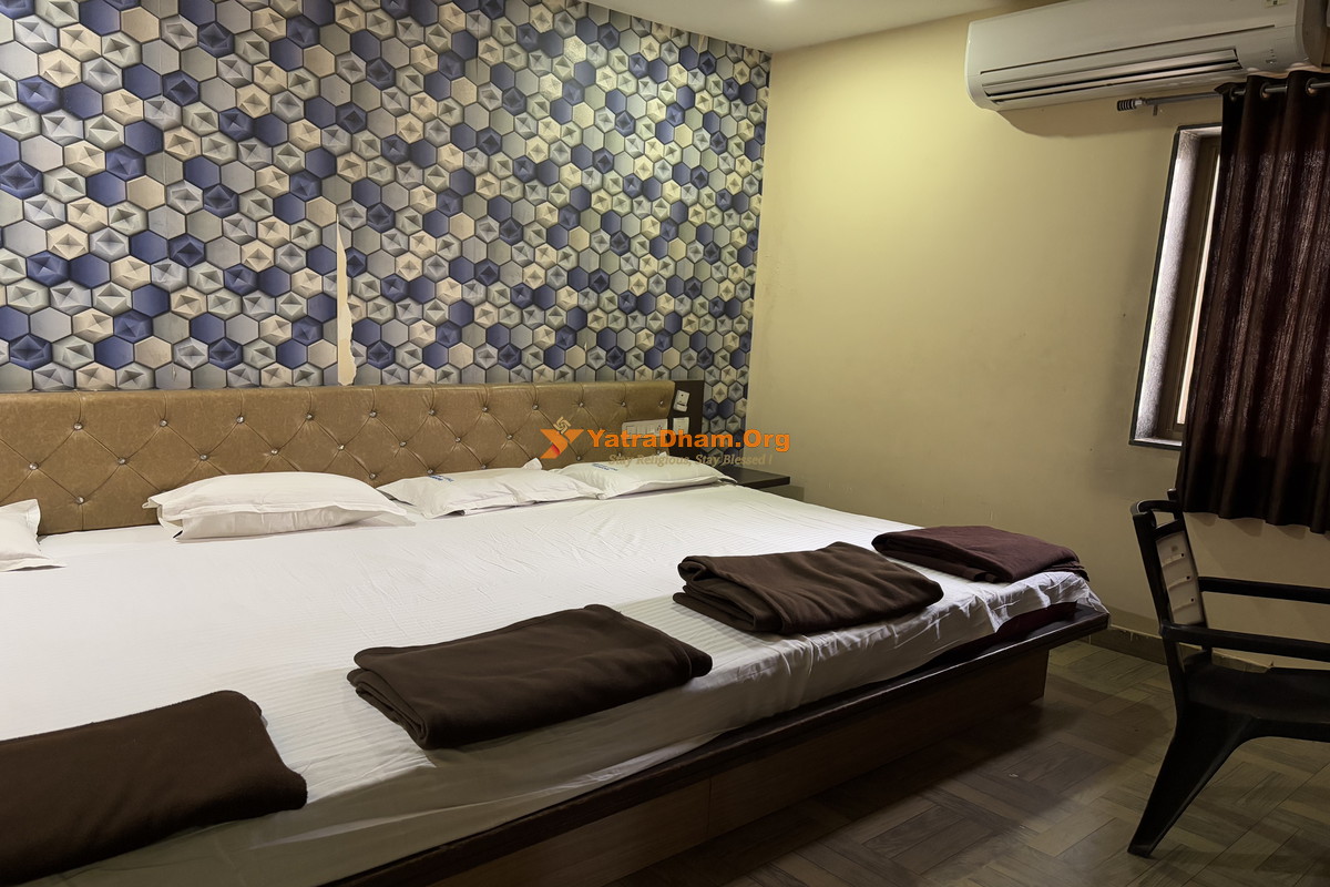 Shree Datta Sai Heritage Lodging Ganagapur 4 Bed Room