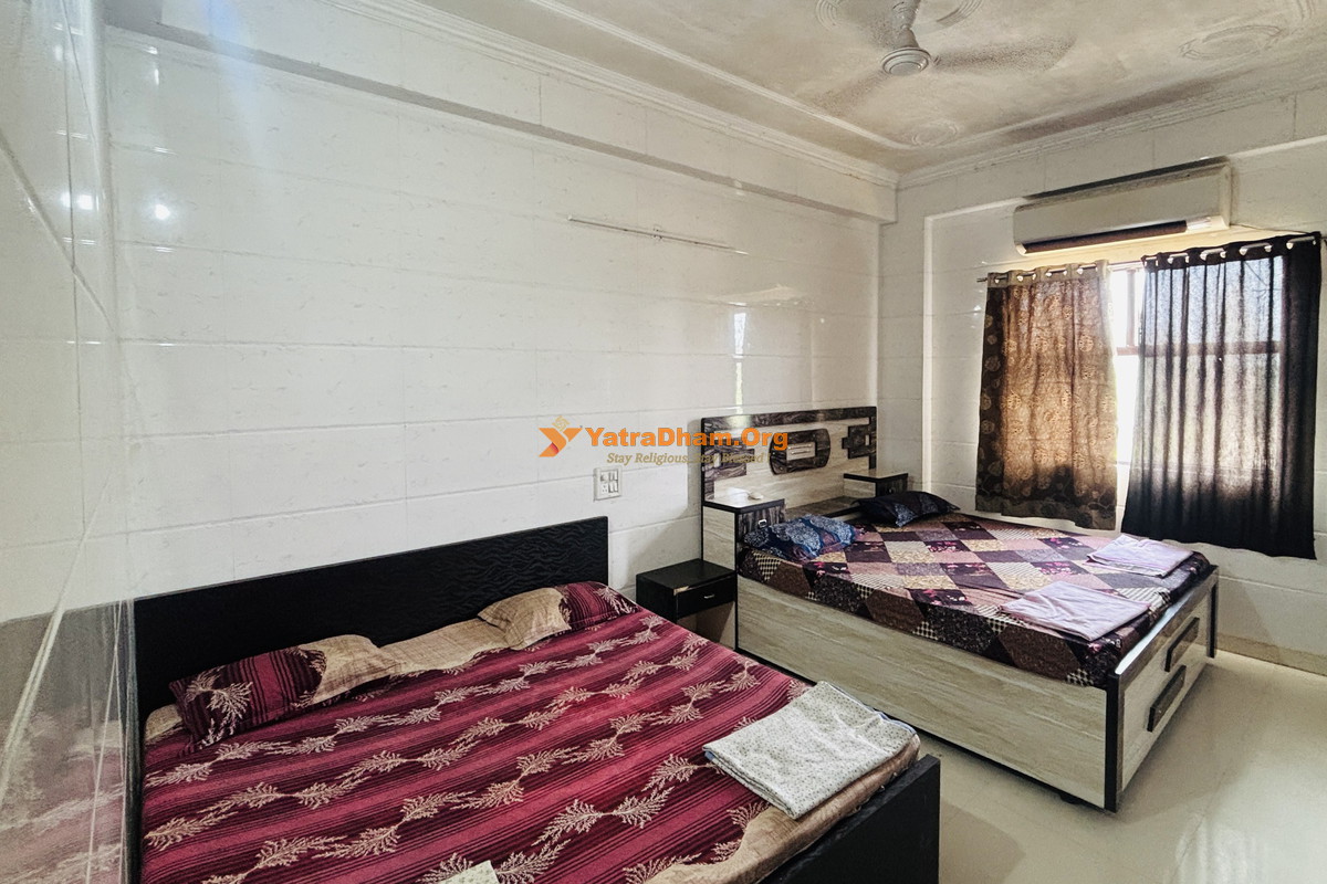 Shri Radhe Radhe Ashram Vrindavan 4 Bed Room