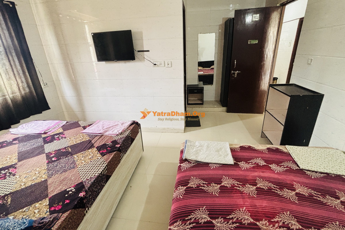 Shri Radhe Radhe Ashram Vrindavan 4 Bed Room
