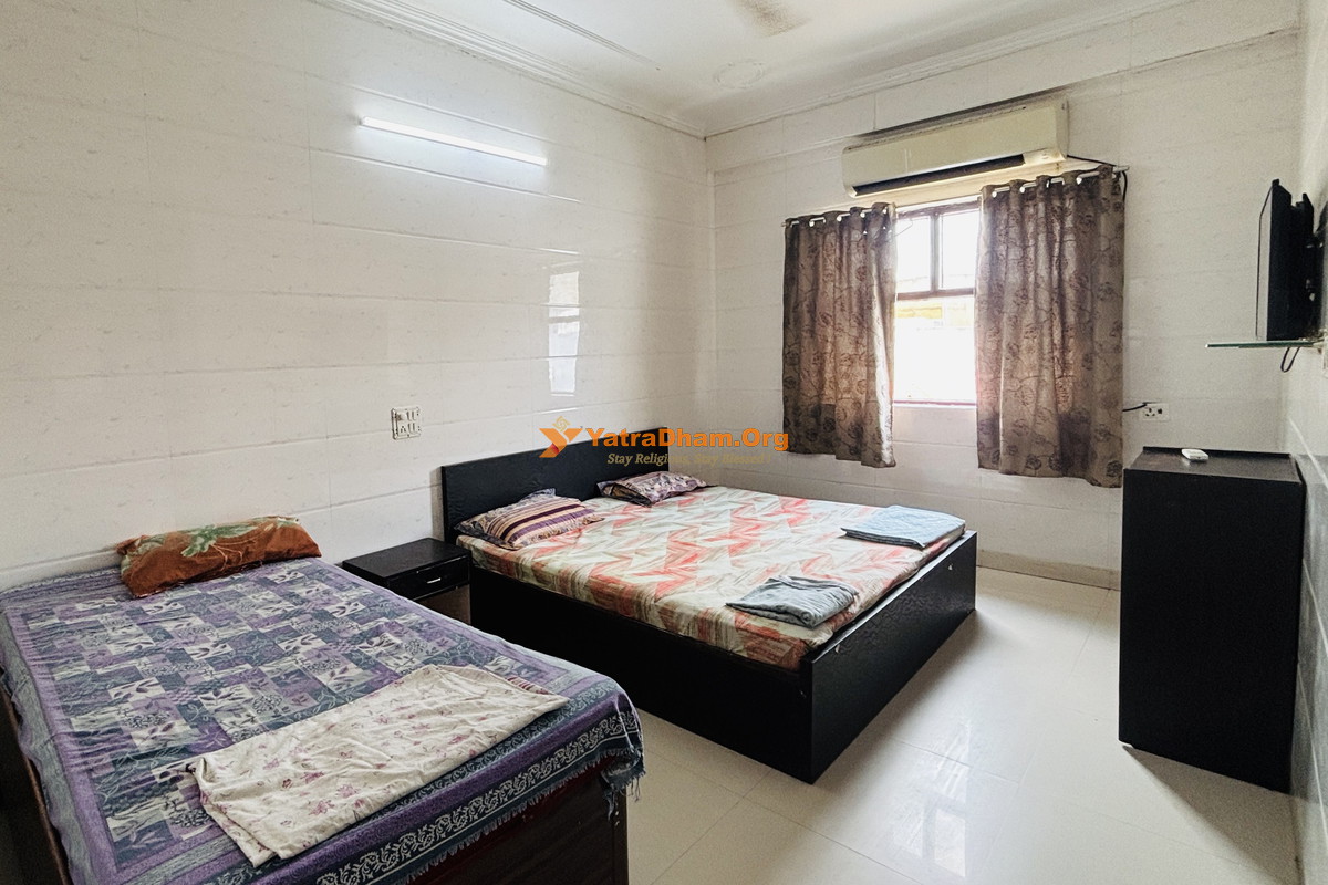 Shri Radhe Radhe Ashram Vrindavan 3 Bed Room