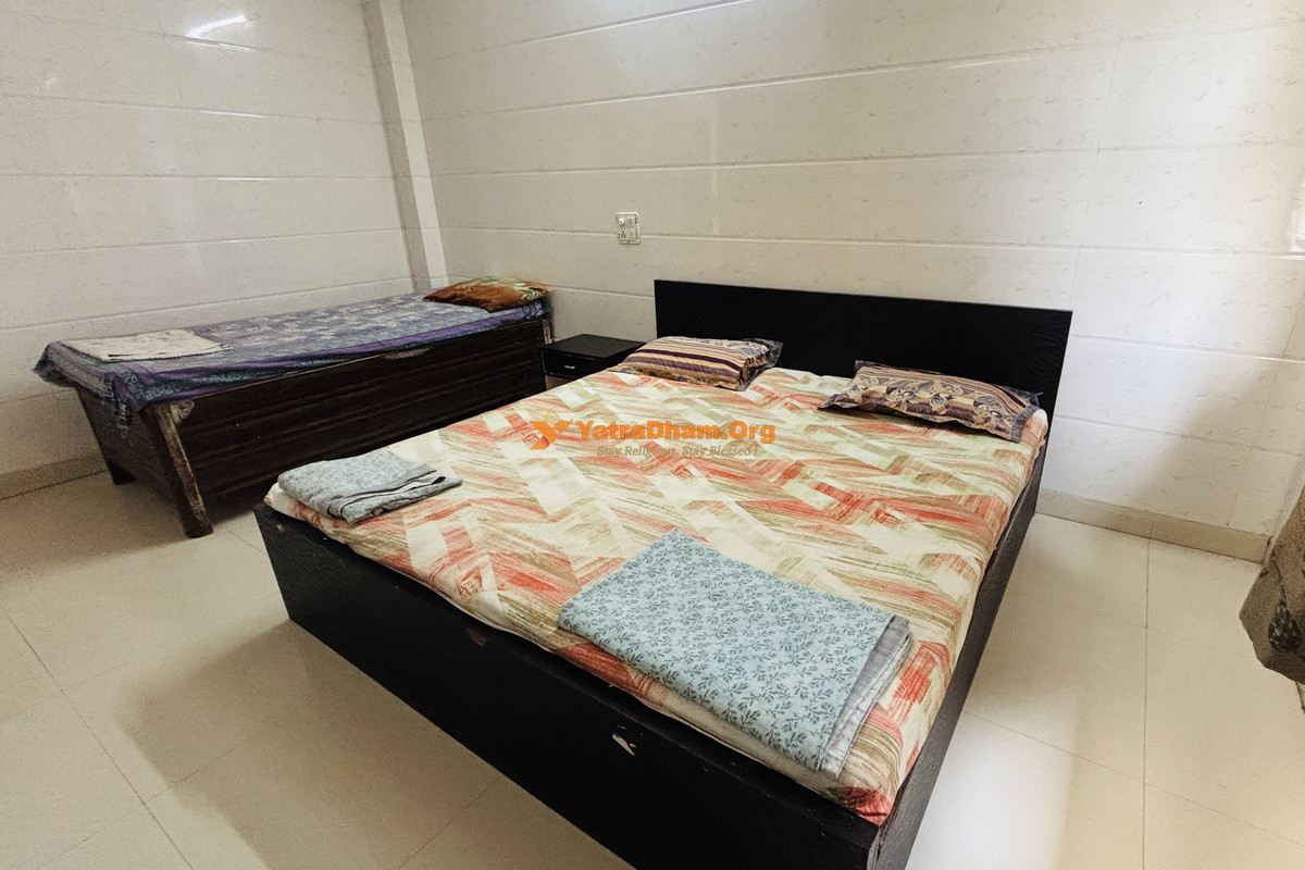 Shri Radhe Radhe Ashram Vrindavan 3 Bed Room