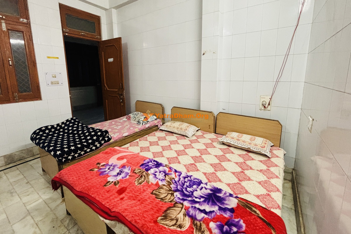 Kanpurwala Mandir Yatrik Niwas Vrindavan 3 Bed Room
