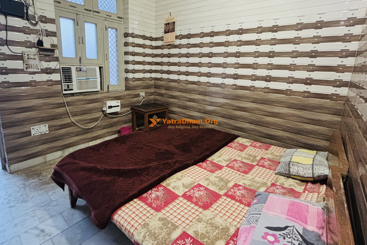 Kanpurwala Mandir Yatrik Niwas Vrindavan 2 Bed Room
