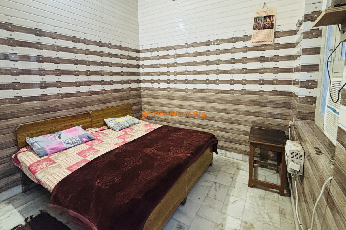 Kanpurwala Mandir Yatrik Niwas Vrindavan 2 Bed Room