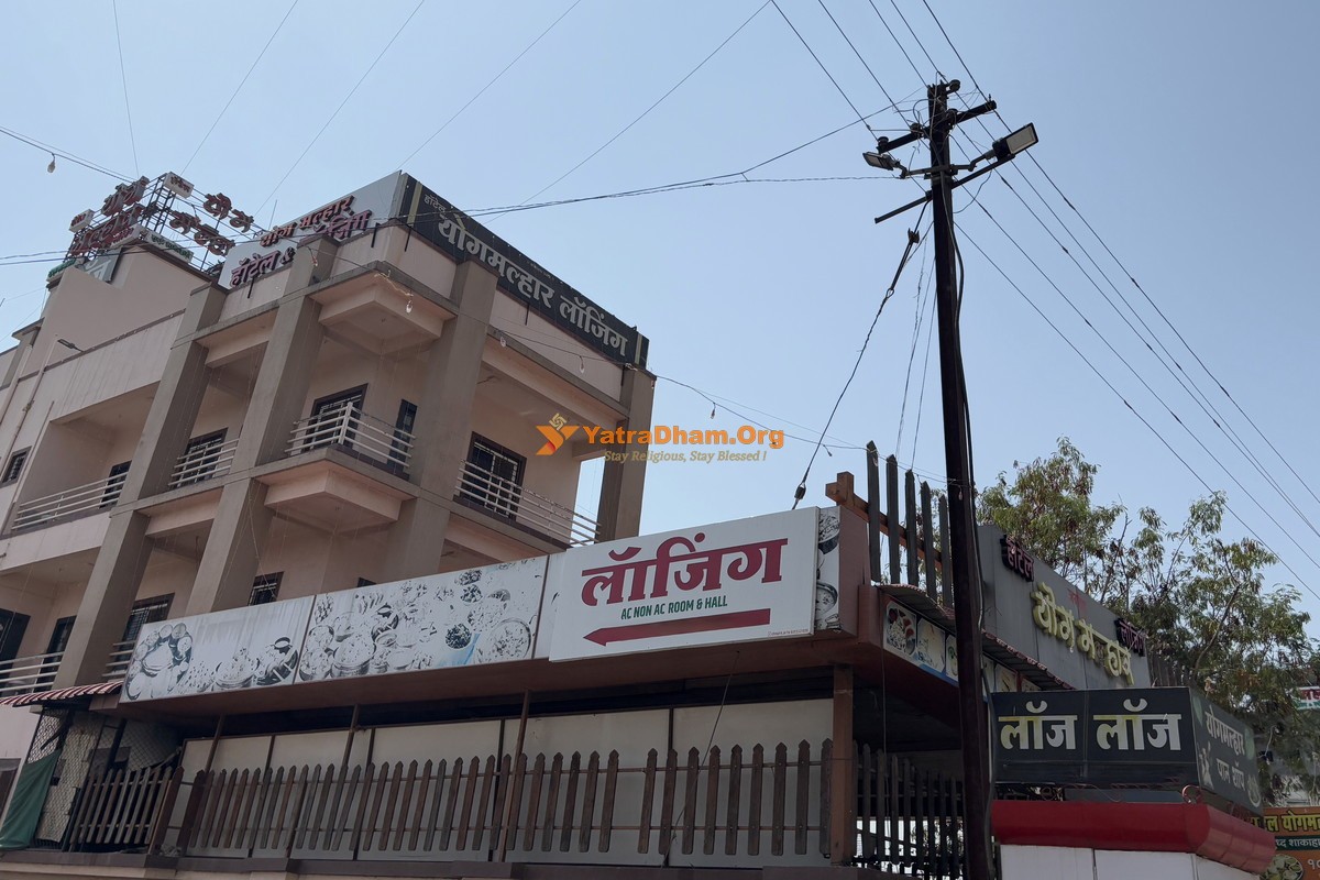 Hotel Yogmalhar Jejuri Building