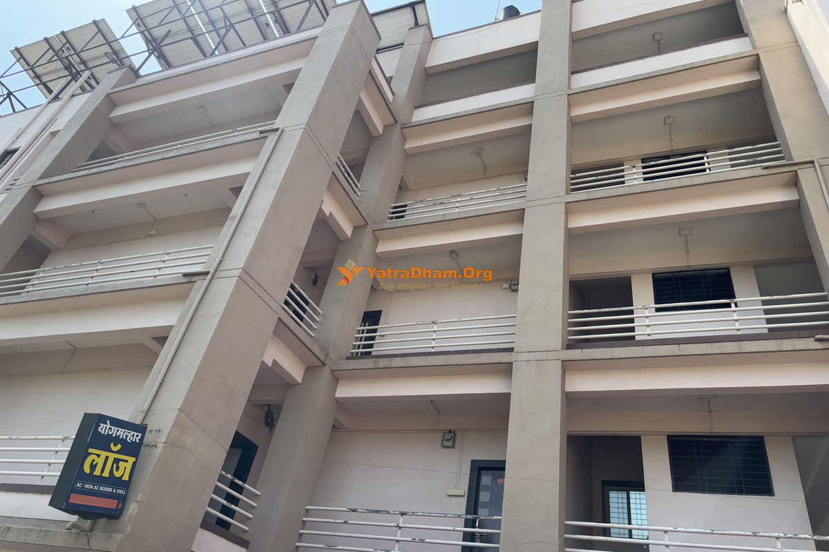 Hotel Yogmalhar Jejuri Building