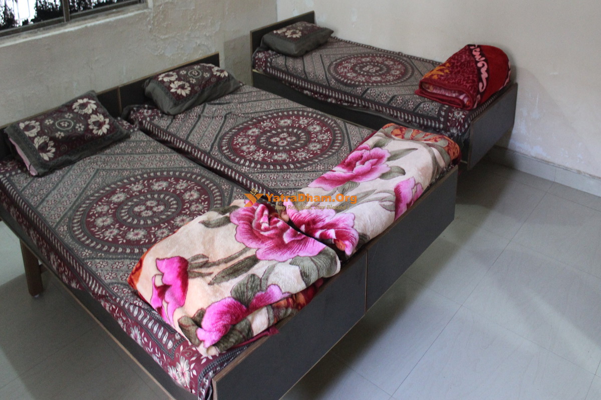 Machhoya Ahir Seva Samaj Dharamshala Junagadh Room View