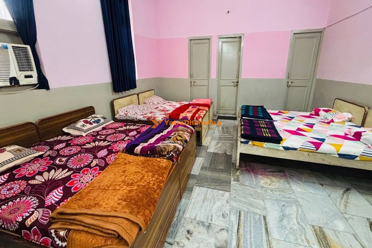 Batala Ashram Vrindavan 6 Bed AC Room