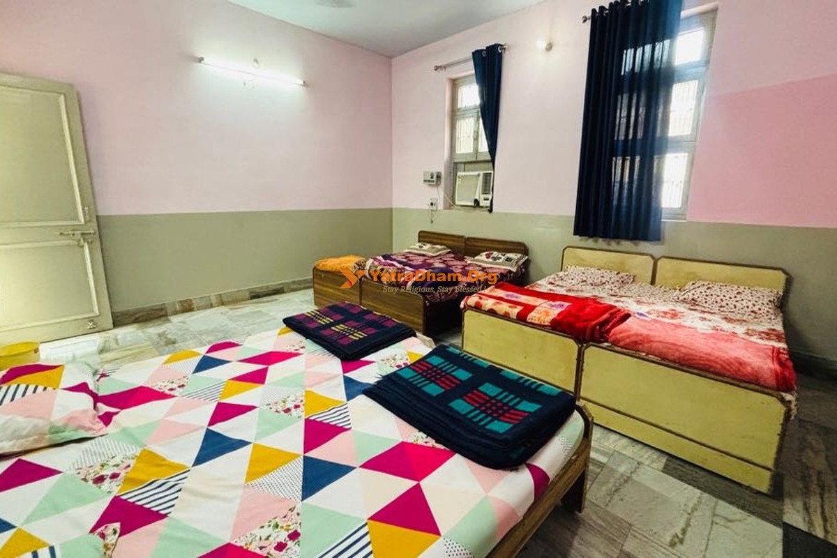 Batala Ashram Vrindavan 6 Bed AC Room