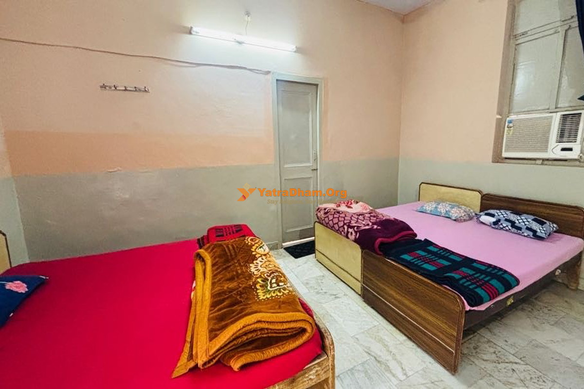 Batala Ashram Vrindavan 4 Bed AC Room
